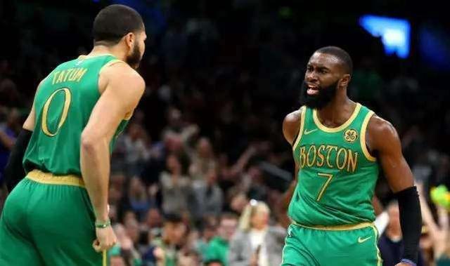  塔图姆布朗合力砍下五十分，绿军双探花发威轻取公牛