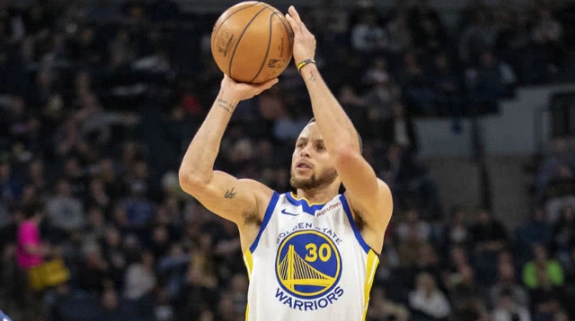  库里单场命中12记三分刷新个人纪录