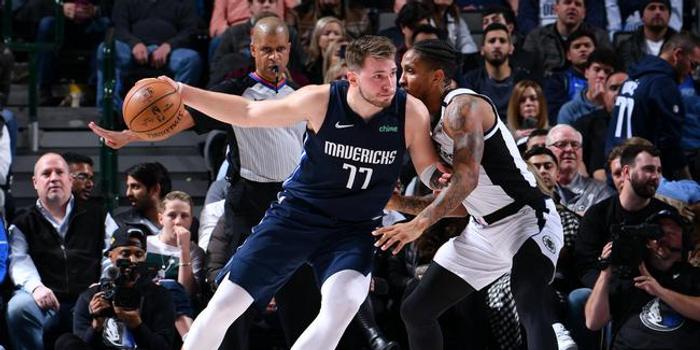  东契奇准三双独行侠逆转国王终结对手四连胜